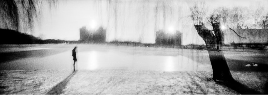 SANS TITRE, Clara Chichin 114 cm x 40 cm Série Sténopé séquencée Photographie argentique. Tirage jet d’encre pigmentaire sur papier fine art Hahnemühle photorag, contrecollé sur plaque aluminium 1mm. Tirages numérotés de 1 à 5 + 2 épreuves d’artiste 2013